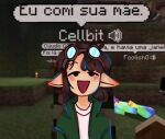  2023 ambiguous_gender brown_hair cellbit clothing detailed_background elf eyewear game_background goggles green_clothing hair humanoid humanoid_pointy_ears icaro_(artist) microsoft minecraft mojang portuguese_description portuguese_text qsmp solo text topwear white_clothing xbox_game_studios 