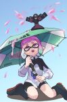  1girl black_footwear blue_background blunt_bangs boots commentary_request gradient_background highres holding holding_umbrella inkling inkling_girl jacket nastar_r0 open_mouth pointy_ears purple_eyes purple_hair rubber_boots short_hair sitting solo splat_brella_(splatoon) splatoon_(series) sprinkler sprinkler_(splatoon) teeth umbrella upper_teeth_only wariza white_jacket 