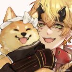  1boy :d armor blonde_hair close-up dog earrings fake_horns fingerless_gloves genshin_impact glint gloves green_eyes hachiimi hair_between_eyes highres horned_headwear horns jewelry looking_at_viewer male_focus shiba_inu simple_background smile solo taroumaru_(genshin_impact) teeth thoma_(genshin_impact) twitter_username upper_teeth_only white_background 