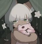  1other androgynous animal_ears blunt_bangs covered_mouth furry green_eyes holding horizontal_pupils jitome made_in_abyss mitty_(made_in_abyss) nanachi_(made_in_abyss) short_hair sideways_glance siroa upper_body white_hair 