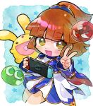  1boy 1girl 2others arle_nadja blue_background blue_cape blush brown_hair cape carbuncle_(puyopuyo) doradorakingyo handheld_game_console holding holding_handheld_game_console looking_at_viewer madou_monogatari multiple_others nintendo open_mouth ponytail puyo_(puyopuyo) puyopuyo puyopuyo_quest smile star_(symbol) v yellow_eyes 