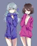  2girls ahoge blue_bow blue_eyes blue_jacket blush bow brown_hair ensemble_stars! epuko genderswap genderswap_(mtf) grey_background grey_hair hair_bow hood hood_down hoodie jacket long_hair long_sleeves multiple_girls purple_hoodie red_eyes sakuma_ritsu sena_izumi_(ensemble_stars!) short_hair wavy_hair 