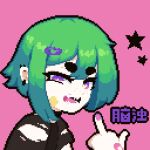  1girl bandages black_shirt chinese_text ear_piercing fang green_hair hair_ornament hairclip looking_at_viewer middle_finger minimilieu original piercing pink_background pixel_art purple_eyes shirt short_eyebrows solo star_(symbol) thick_eyebrows torn_clothes translation_request 