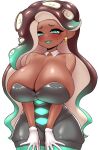  1girl absurdres alternate_breast_size asymmetrical_hair bare_shoulders blush breasts brown_hair cephalopod_eyes cleavage cosplay cowboy_shot dark-skinned_female dark_skin detached_collar earrings furrowed_brow gloves green_eyes green_hair highres huge_breasts jewelry leotard long_hair marie_(splatoon) marie_(splatoon)_(cosplay) marina_(splatoon) mole mole_under_mouth multicolored_hair octarian open_mouth pantyhose pero_(pero7762) pink_pupils shiny_skin skindentation smile solo splatoon_(series) splatoon_2 strapless strapless_leotard suction_cups tentacle_hair very_long_hair white_gloves 