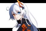  1girl ahoge blue_eyes breasts chinese_commentary closed_mouth expressionless hair_between_eyes heterochromia highres honkai_(series) honkai_impact_3rd kiana_kaslana kiana_kaslana_(void_drifter) long_hair macaroni_0101 medium_breasts orange_eyes simple_background solo upper_body white_hair 