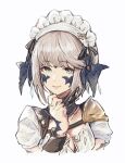  1girl au_ra bow breasts cleavage dragon_girl dragon_horns final_fantasy final_fantasy_xiv green_eyes hair_bow highres horns looking_at_viewer maid_headdress mokokoiro scales short_sleeves simple_background smile solo upper_body white_background white_hair 