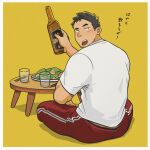  1boy amaimao ass_peek bara blush bottle drunk eating food from_behind glass highres looking_at_viewer looking_back male_focus original pants short_hair sitting solo toned toned_male track_pants translation_request wine_bottle yellow_background 