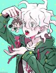  2boys absurdres arm_up bangs chibi collarbone danganronpa_(series) danganronpa_2:_goodbye_despair green_background green_eyes green_jacket grey_hair hand_up highres hood hood_down hooded_jacket imminent_vore jacket komaeda_nagito lifting_person messy_hair multiple_boys okamotoo open_clothes open_jacket print_shirt shirt star_(symbol) teeth tongue tongue_out upper_body upper_teeth_only 