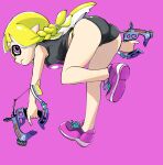  1girl ass bent_over bikini bikini_bottom_only black_bikini black_shirt blonde_hair braid dapple_dualies_(splatoon) dual_wielding from_side highres holding inkling inkling_girl leg_up legs long_hair looking_back muramasa_mikado outstretched_arms pink_background pink_eyes pink_footwear pointy_ears shirt shoes simple_background sleeveless sleeveless_shirt solo splatoon_(series) splatoon_3 standing standing_on_one_leg suction_cups swimsuit tentacle_hair thighs weapon 