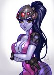  1girl artist_name black_gloves black_nails blushyspicy breasts cleavage collarbone colored_skin frown gloves grey_background head-mounted_display highres large_breasts long_hair looking_at_viewer medium_breasts nail_polish overwatch ponytail purple_hair purple_skin shiny_skin shoulder_plates simple_background solo widowmaker_(overwatch) 