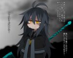  1girl antenna_hair arms_at_sides bags_under_eyes black_capelet black_necktie black_robe blush capelet closed_mouth collared_shirt commentary_request hair_between_eyes holding holding_weapon hood hood_down hooded_robe jitome kisaragi_kaya lil_(kisaragi_kaya) long_hair messy_hair necktie open_clothes open_robe original ringed_eyes robe shirt smile solo split_mouth translation_request upper_body very_long_hair weapon white_shirt wing_collar yellow_eyes 