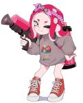  1girl black_shorts forehead full_body goten_(510gensoku) grey_sweater hairband hand_on_own_hip highres looking_at_viewer octoling octoling_girl one_eye_closed pink_eyes red_footwear red_hair ribbon shoes short_hair short_shorts shorts smile solo splatoon_(series) splatoon_3 standing suction_cups sweater tentacle_hair weapon 