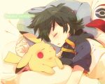  1boy ash_ketchum baseball_cap black_hair blanket closed_eyes hat headwear_removed italian_text jacket lying nicole_(usako) on_back on_bed on_side parted_lips pikachu pillow pokemon short_hair short_sleeves sleeping upper_body zzz 