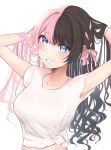  1girl absurdres black_hair blue_eyes blush bow collarbone commentary_request grin hair_bow hands_in_hair highres long_hair looking_at_viewer midriff miduki_yoshi multicolored_hair pink_bow pink_hair shirt simple_background smile solo tachibana_hinano_(vtuber) tied_shirt two-tone_hair upper_body very_long_hair virtual_youtuber vspo! white_background white_shirt 