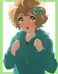  1girl :o artist_name blonde_hair bow clenched_hands fighting_stance green_bow green_eyes green_hoodie hair_bow hands_up hibike!_euphonium hood hoodie kawashima_sapphire open_mouth polka_dot polka_dot_bow simple_background solo thick_eyebrows usagihop watermark 