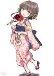  1girl alternate_costume bag bagged_fish black_hair brown_eyes fish floral_print fuji_(pixiv24804665) full_body goldfish hand_fan highres japanese_clothes kantai_collection kimono paper_fan pink_kimono sandals short_hair short_hair_with_long_locks simple_background solo uchiwa ukuru_(kancolle) white_background 