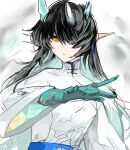  1girl arknights arm_up black_hair chiriejjiyo colored_skin dragon_girl dragon_horns dress dusk_(arknights) green_skin hair_over_one_eye highres horns long_hair long_sleeves looking_at_viewer one_eye_covered orange_eyes pointy_ears simple_background solo upper_body white_background white_dress 