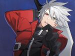  1boy angry ark1478 blazblue blazblue:_continuum_shift blue_background fighting_stance green_eyes grey_hair heterochromia highres holding holding_sword holding_weapon huge_weapon long_sleeves looking_at_viewer male_focus parted_lips ragna_the_bloodedge red_eyes short_hair simple_background spiked_hair sword weapon 