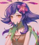  1girl bare_shoulders breasts brown_dress cleavage closed_mouth colored_skin dress flower freckles gradient_background green_skin hair_flower hair_ornament hand_up highres jewelry league_of_legends lizard_tail long_hair multicolored_hair necklace neeko_(league_of_legends) orange_eyes pink_flower sidelocks solo syami_(choiimi) tail upper_body v v_over_mouth 