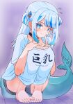 1girl barefoot black_choker blue_eyes blue_hair choker closed_mouth fins fish_tail flying_sweatdrops gawr_gura highres hololive hololive_english knee_boobs long_hair looking_at_viewer moral_cacoethes multicolored_hair shark_girl shark_tail shirt short_sleeves short_twintails shorts sidelocks sitting smile solo streaked_hair tail twintails virtual_youtuber white_hair white_shirt 