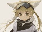  1girl absurdres ahoge animal_ear_fluff animal_ears arknights blonde_hair closed_mouth fox_ears goggles goggles_on_head green_eyes grey_background highres long_hair looking_at_viewer motoha multicolored_hair simple_background solo suzuran_(arknights) suzuran_(lostlands_flowering)_(arknights) two-tone_hair upper_body white_hair 