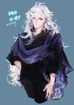  1boy ahoge black_shirt blue_background collared_shirt dogdogwanwan fate/grand_order fate_(series) hair_between_eyes hand_on_own_hip highres long_hair looking_at_viewer male_focus merlin_(camelot_&amp;_co)_(fate) merlin_(fate) official_alternate_costume purple_eyes purple_scarf scarf shirt signature simple_background smile solo very_long_hair 