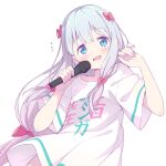  1girl blue_eyes bow commentary_request eromanga_sensei flying_sweatdrops grey_hair hair_bow holding holding_microphone izumi_sagiri kanzaki_hiro long_hair low-tied_long_hair microphone official_art pink_bow shirt sidelocks solo t-shirt translation_request very_long_hair wavy_mouth white_background 