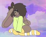  2023 accessory aliasing anthro big_ears brown_body brown_fur brown_hair butt clothing dappoyo_(skydev) fur green_clothing hair hair_accessory lagomorph legwear leporid male mammal scut_tail short_tail simple_background skydev solo tail thigh_highs yellow_eyes 