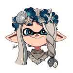  1girl artist_name blue_eyes braid commentary_request grey_hair head_wreath highres inkling inkling_girl long_hair looking_at_viewer low-tied_long_hair pointy_ears portrait shogo_(shogo70449442) simple_background smile solo splatoon_(series) splatoon_3 white_background 