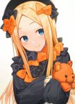  1girl abigail_williams_(fate/grand_order) bangs black_bow black_dress black_hat blonde_hair blue_eyes blush bow brown_background closed_mouth commentary_request dress fate/grand_order fate_(series) forehead gradient gradient_background hair_bow hat head_tilt inq long_hair long_sleeves object_hug orange_bow parted_bangs polka_dot polka_dot_bow sleeves_past_fingers sleeves_past_wrists smile solo stuffed_animal stuffed_toy teddy_bear upper_body very_long_hair white_background 