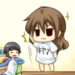  :3 brown_hair chibi clothes_writing kiyama_harumi long_hair multiple_girls piku shirt t-shirt to_aru_kagaku_no_railgun to_aru_majutsu_no_index uiharu_kazari 