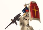  energy_gun gun gundam mecha mobile_suit_gundam no_humans rx-78-2 shield solo viridian-c weapon 