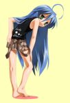  :&lt; ahoge bad_id bad_pixiv_id bare_shoulders barefoot blue_hair camouflage casual feet full_body green_eyes hand_on_hip hand_on_thigh izumi_konata long_hair looking_back lucky_star mole mole_under_eye simple_background skirt sleeveless solo standing suspenders umekichi very_long_hair 