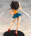  brown_hair figure photo pointing short_hair solo suzumiya_haruhi suzumiya_haruhi_no_yuuutsu 