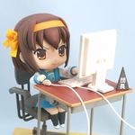  annoyed blue_sailor_collar brown_hair chair chibi computer danchou_pyramid figure hairband keyboard_(computer) kita_high_school_uniform lowres mouse_(computer) nendoroid orange_hairband photo sailor_collar school_uniform serafuku solo suzumiya_haruhi suzumiya_haruhi_no_yuuutsu 