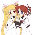  blonde_hair fate_testarossa long_hair lyrical_nanoha mahou_shoujo_lyrical_nanoha multiple_girls red_eyes red_hair ribbon school_uniform seishou_elementary_school_uniform takamachi_nanoha takenaka_hisato twintails 