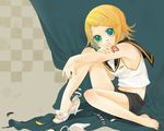  bad_id bad_pixiv_id barefoot feathers hair_ornament hairclip high_heels highres kagamine_rin nail_polish nemutagari shoes single_shoe solo vocaloid 