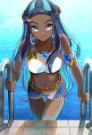  1girl armlet belly_chain bike_shorts blue_eyeshadow blush breasts closed_mouth collarbone dark-skinned_female dark_skin earclip earrings eyelashes eyeshadow green_eyes highres holding hoop_earrings jewelry long_hair looking_at_viewer makeup multicolored_hair necklace nessa_(pokemon) pokemon pokemon_swsh pool pool_ladder setta_shu sidelocks smile solo sports_bra two-tone_hair water wet 