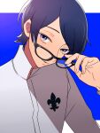  1boy bishounen blue_eyes blue_hair blurry blurry_background commentary_request dark_blue_hair eyelashes holding holding_removed_eyewear kitagawa_yuusuke light_smile looking_at_viewer male_focus mezumari persona persona_5 shirt short_hair sidelighting solo two-tone_background unworn_eyewear upper_body white_background white_shirt 