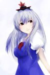  closed_mouth kamishirasawa_keine kirieppa long_hair looking_to_the_side neckerchief puffy_short_sleeves puffy_sleeves red_eyes short_sleeves silver_hair simple_background smile solo touhou upper_body white_background 