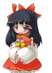  black_hair blush hakurei_reimu scarf solo tao_(kadoya) touhou 