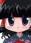  black_hair hair_tubes hakurei_reimu japanese_clothes short_hair simple_background smile solo tao_(kadoya) touhou upper_body white_background 