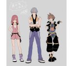 1girl 2boys black_gloves black_shoes blue_eyes blue_pants brown_hair commentary_request crossed_arms dress fingerless_gloves gloves green_eyes grey_hair grin jewelry kairi_(kingdom_hearts) kingdom_hearts kingdom_hearts_ii multiple_boys necklace pants pink_dress red_eyes red_hair riku_(kingdom_hearts) shoes short_dress smile sora_(kingdom_hearts) translation_request umidesuyo vest white_vest 