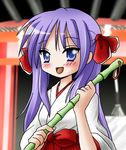  hakama hiiragi_kagami japanese_clothes lowres lucky_star miko narurun_(final123) purple_hair red_hakama solo torii 