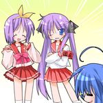  hiiragi_kagami hiiragi_tsukasa izumi_konata lowres lucky_star mole mole_under_eye multiple_girls paco pink_neckwear purple_hair ryouou_school_uniform school_uniform serafuku siblings sisters twins 