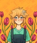  1boy :> alternate_costume antenna_hair basil_(faraway)_(omori) basil_(omori) black_overalls blonde_hair blue_eyes blush closed_mouth collarbone double-parted_bangs flower green_shirt hair_between_eyes hair_flower hair_ornament highres krerue looking_at_viewer male_focus omori overalls red_flower red_tulip shirt short_hair short_sleeves sidelocks smile solo t-shirt tulip upper_body 