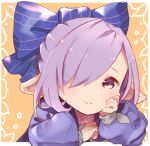  1girl bangs blue_bow blue_ribbon blush bow closed_mouth granblue_fantasy hair_bow hair_over_one_eye hair_ribbon hand_on_own_cheek harvin long_sleeves looking_at_viewer nio_(granblue_fantasy) orange_background pointy_ears purple_eyes purple_hair ribbon simple_background smile solo tadano_omake upper_body 