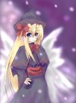  black_dress blonde_hair blue_eyes bow dress hair_ribbon hand_on_hip hat lily_black lily_white long_hair long_sleeves neko_(sayorana_no_kuni) purple_background ribbon solo touhou wings 