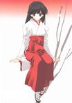  black_hair hakama highres japanese_clothes kusakabe_yuuki_(to_heart_2) long_hair miko nakamura_takeshi red_hakama solo tabi to_heart_2 