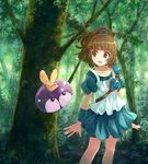  arle_nadja blue_skirt brown_eyes brown_hair carbuncle_(puyopuyo) forest half_updo madou_monogatari nature open_mouth ponytail puyo_(puyopuyo) puyopuyo short_hair skirt smile wristband yakka 